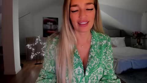 Ingrid online show from December 2025 10:17:02 PM