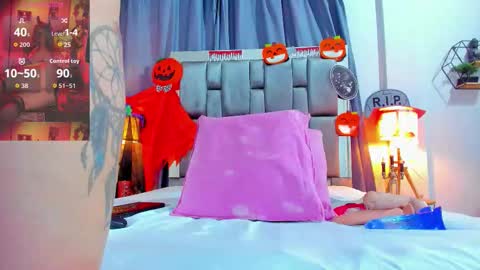 Snapshot of milfhorny_69 chatting on October 2025 12:18:02 PM LILI online show from October 2025 12:18:02 PM