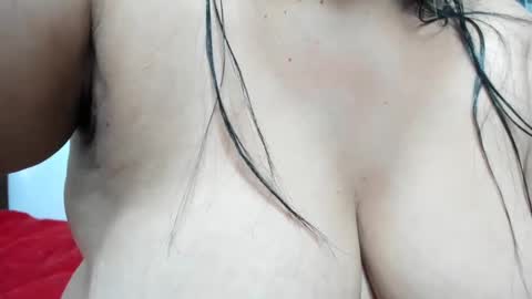 Snapshot of milfhotmature chatting on January 2025 09:32:01 PM laura online show from January 2025 09:32:01 PM