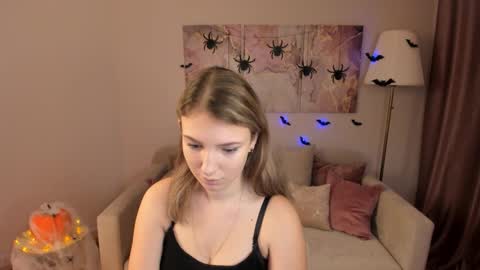 Snapshot of milinafox chatting on October 2025 01:06:01 AM milinafox online show from October 2025 01:06:01 AM