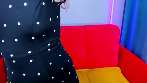 Snapshot of milkablond chatting on March 2026 02:05:02 AM milkablond online show from March 2026 02:05:02 AM