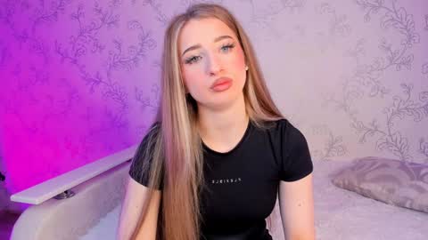 Snapshot of milky_waybaby chatting on December 2024 03:57:01 PM Vivian online show from December 2024 03:57:01 PM