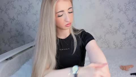 Snapshot of milky_waybaby chatting on January 2025 08:36:01 AM Vivian online show from January 2025 08:36:01 AM