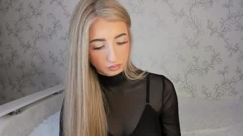 Snapshot of milky_waybaby chatting on January 2025 08:25:01 AM Vivian online show from January 2025 08:25:01 AM