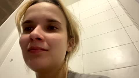 Snapshot of milkybaby269137 chatting on December 2024 03:59:02 PM milkybaby269137 online show from December 2024 03:59:02 PM