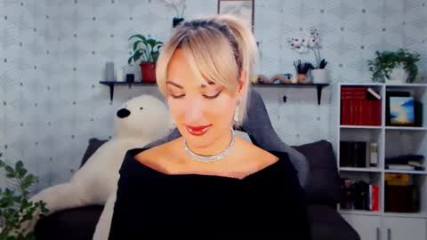 Snapshot of millaxqueen chatting on October 2025 12:47:01 PM MillaXQueen online show from October 2025 12:47:01 PM