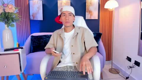 Snapshot of miller_tommy chatting on April 2026 03:33:01 AM Tommy online show from April 2026 03:33:01 AM