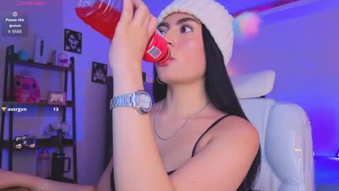 miller_vanessa_ online show from May 2026 09:01:02 PM