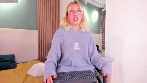 Snapshot of milly_cute chatting on March 2025 03:37:01 PM milly_cute online show from March 2025 03:37:01 PM