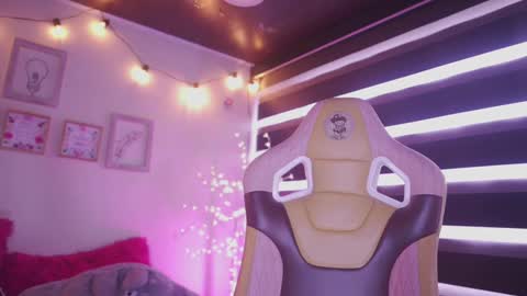 MILLY online show from March 2025 07:27:02 PM