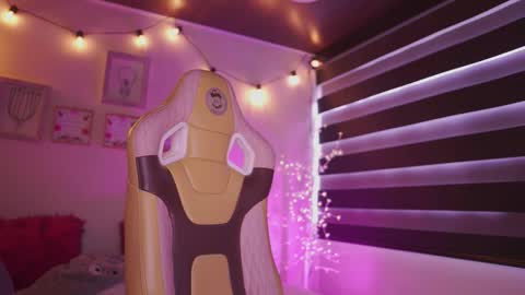 MILLY online show from December 2025 07:20:02 PM