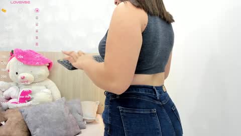 Snapshot of milu_gomez chatting on December 2024 07:22:01 PM Milu Gomez online show from December 2024 07:22:01 PM