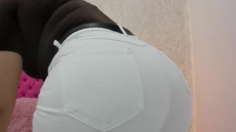 Snapshot of milu_gomez chatting on February 2026 11:31:02 AM Milu Gomez online show from February 2026 11:31:02 AM