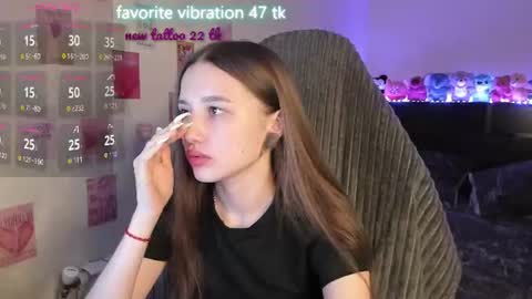 Snapshot of milyamess chatting on June 2026 05:39:02 PM Emily online show from June 2026 05:39:02 PM