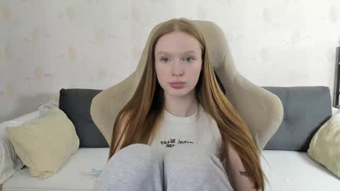 Milena and Jasper online show from October 2025 06:41:01 PM