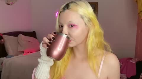 Snapshot of mimsymarlo chatting on December 2024 12:25:01 AM mimsymarlo online show from December 2024 12:25:01 AM