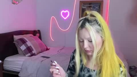 Snapshot of mimsymarlo chatting on December 2024 10:44:02 PM mimsymarlo online show from December 2024 10:44:02 PM