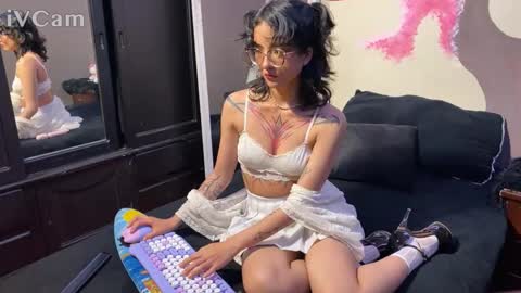 Snapshot of minami_suki chatting on February 2026 01:10:02 AM Suki 3 online show from February 2026 01:10:02 AM