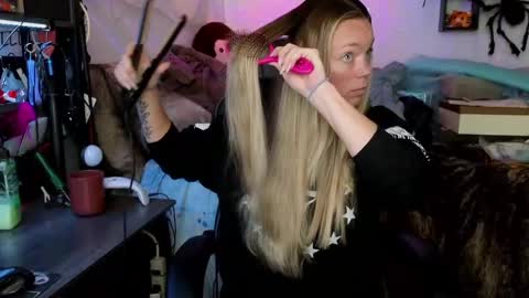 Mindy Mars online show from October 2025 02:58:02 PM