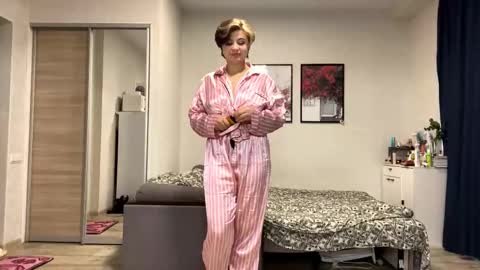 Luna Moon online show from October 2025 11:08:02 AM