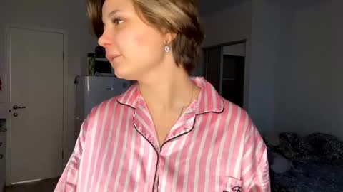 Luna Moon online show from November 2025 01:12:02 PM