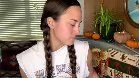 minimaggie online show from November 2025 07:24:01 PM