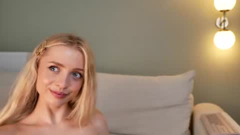 minimollyq online show from June 2026 04:41:01 PM