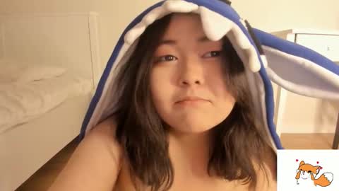 Minji online show from December 2025 02:12:02 PM