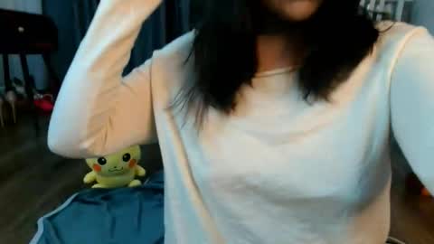 Minji online show from May 2026 12:56:01 PM