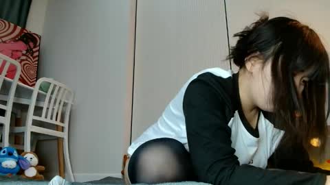 Minji online show from June 2026 01:02:02 PM