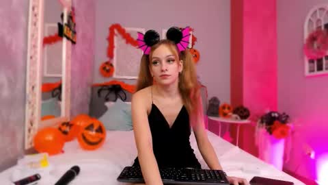 Snapshot of mira_glow chatting on October 2025 06:09:01 PM Mira online show from October 2025 06:09:01 PM