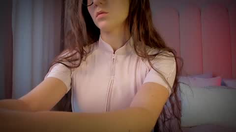 Snapshot of mira_kraviz chatting on June 2026 08:38:01 AM Mira online show from June 2026 08:38:01 AM