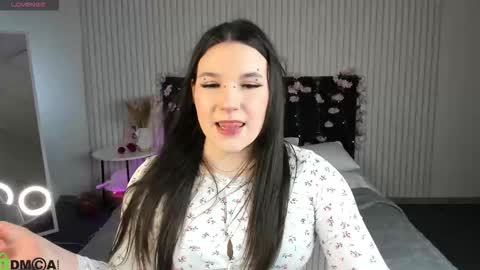 Snapshot of mira_silk chatting on January 2026 11:14:02 AM Mira online show from January 2026 11:14:02 AM