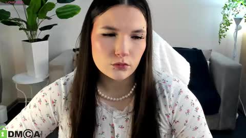 Snapshot of mira_silk chatting on January 2026 11:14:02 AM Mira online show from January 2026 11:14:02 AM