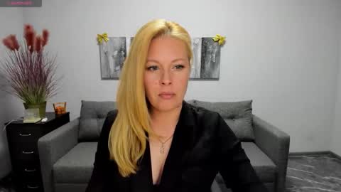 Snapshot of mira_whitme chatting on April 2026 11:22:02 AM Mira online show from April 2026 11:22:02 AM