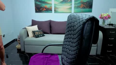 Snapshot of mira_whitme chatting on June 2026 11:43:01 AM Mira online show from June 2026 11:43:01 AM