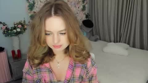 Emma online show from September 2025 04:40:01 PM