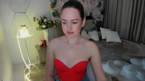 Emma online show from November 2025 07:19:02 PM