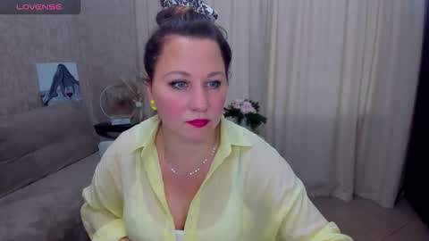 MirandaDyson online show from September 2025 10:07:01 AM