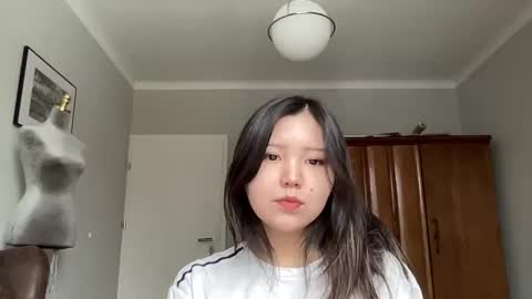 Snapshot of mirelith chatting on February 2026 10:25:01 AM Sakura online show from February 2026 10:25:01 AM