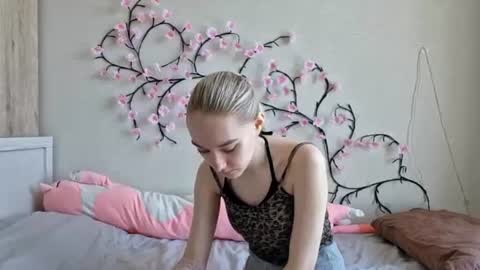MisaMew online show from June 2026 09:43:01 AM