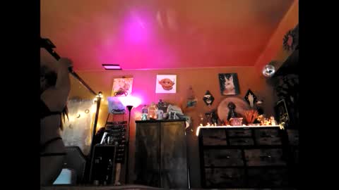 misandrakinx online show from September 2025 01:16:01 PM