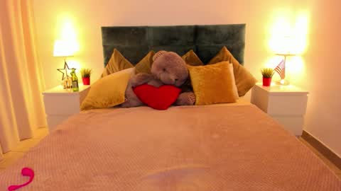 mishapallmer online show from September 2025 05:44:01 AM