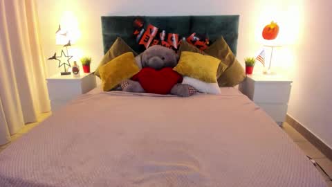 mishapallmer online show from October 2025 08:07:02 AM