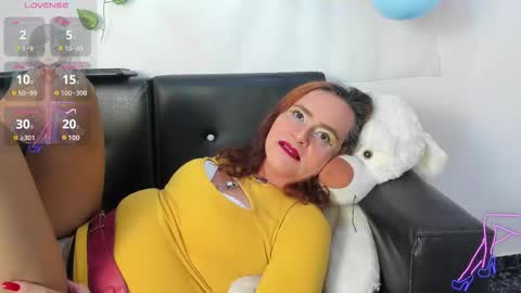 Snapshot of mishell_bons4 chatting on January 2026 07:28:02 PM Mishell Bons online show from January 2026 07:28:02 PM