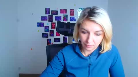 Mishelle online show from December 2025 02:02:02 PM