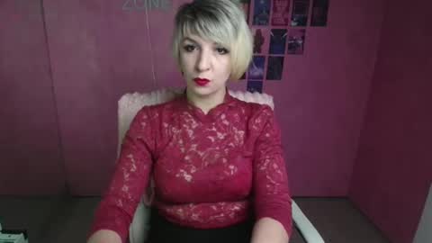 Snapshot of mishelle_blondie chatting on February 2026 04:02:02 AM Mishelle online show from February 2026 04:02:02 AM