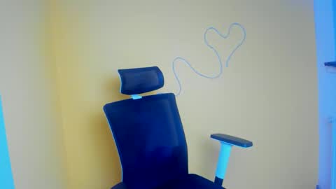 Snapshot of mishelle_blondie chatting on March 2026 12:56:02 PM Mishelle online show from March 2026 12:56:02 PM