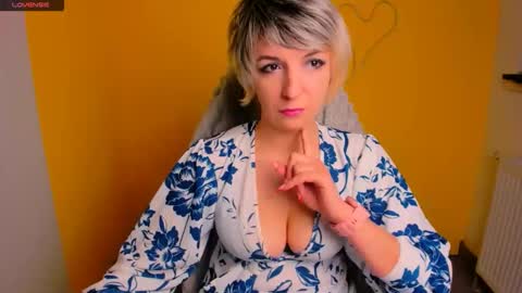 Snapshot of mishelle_blondie chatting on March 2026 07:13:02 AM Mishelle online show from March 2026 07:13:02 AM