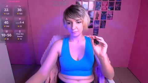 Snapshot of mishelle_blondie chatting on April 2026 05:49:01 AM Mishelle online show from April 2026 05:49:01 AM